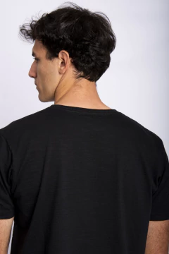 REMERA BASIC FLAME NEGRA - Salvador San