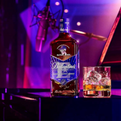 Whisky Ballantine's John Lennon + Elton John 750ml en internet