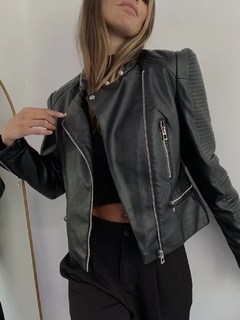 Campera Valencia black - comprar online