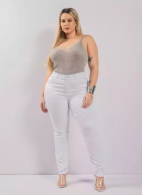 Calça feminina sarja com lycra skinny plus size