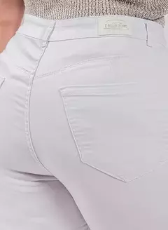 Calça feminina sarja com lycra skinny plus size - LE BLANC Moda Branca