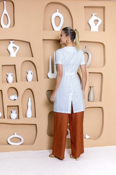 Jaleco feminino gabardine Mg Curta com ziper e decote redondo na internet