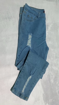 JEANS CHUPIN CELESTE ROTURAS ELASTIZADO - comprar online