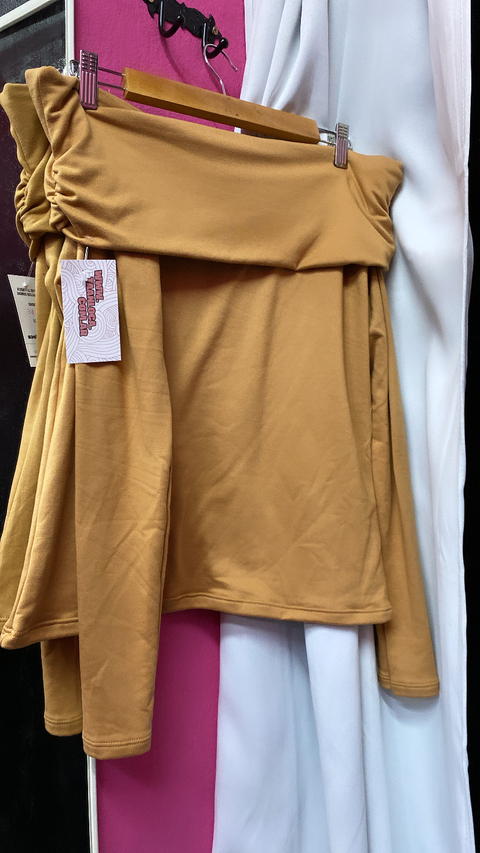 REMERA MANGA LARGA CUELLO BOTE