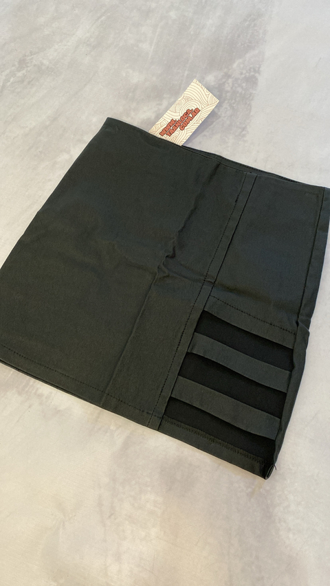 POLLERA ENGOMADA NEGRA TIRAS - comprar online