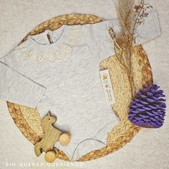 Body Romántico Gris Melange Cuello Puntilla - comprar online