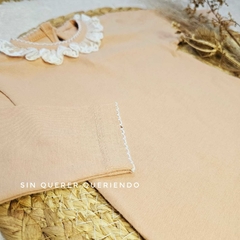 Body Tostado Cairo, cuello puntilla de tull - comprar online