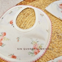 Set de Nacimiento Estampado: Babero, Babita y Gorrito - comprar online