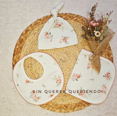 Set de Nacimiento Estampado: Babero, Babita y Gorrito