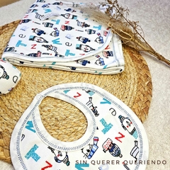 Set Grande de Nacimiento Estampado: Manta, Babero y Escarpines - comprar online