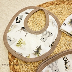 Set de Nacimiento Estampado: Babero, Babita y Gorrito - comprar online