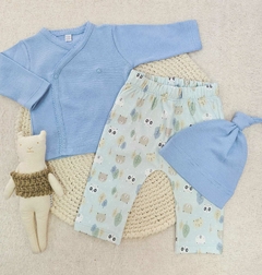 Conjunto 3 Piezas, Batita Kimono + Babuchita Estampada y Gorro en internet