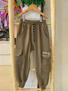 Jogger tipo babucha ''Paris, tokio, milan''