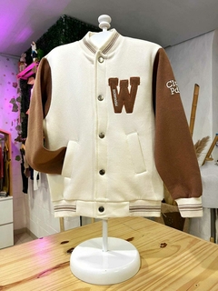 Campera universitaria frisada color tierra