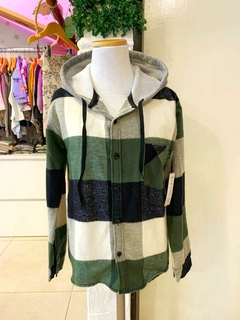 Camisa de lanilla con capucha color verde