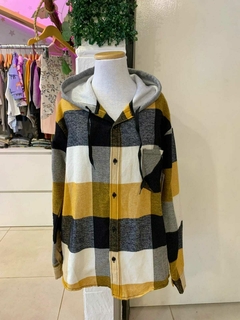 Camisa de lanilla con capucha color mostaza