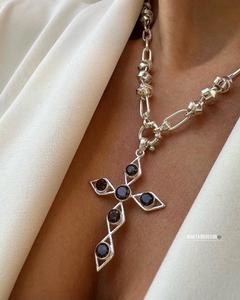 Cruz con piedras