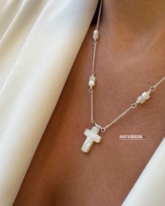 Collar cruz en internet