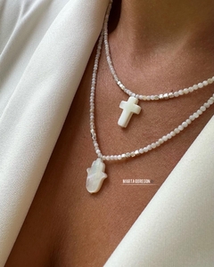 Collar Mano de Fátima nácar - comprar online