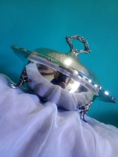 Antiga sopeira / centro de mesa com tampa espessurada a prata - Achados e Encantos