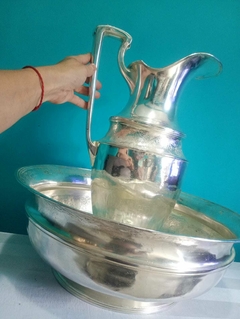 Antiga e imponente bacia com gomil / jarra do Séc.XIX em metal com banho de prata Essex Silver Quadruple - comprar online