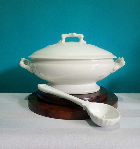 Antiga e delicada sopeira branca em porcelana branca Limoges - França