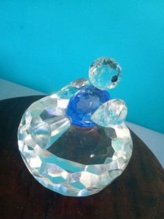 Belíssimo pássaro em cristal azul na internet