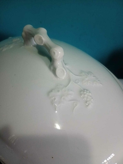 Antiga e delicada sopeira branca em porcelana branca Limoges - França na internet