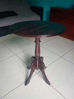 Antiga Mesinha de canto / apoio em madeira redonda em madeira - comprar online