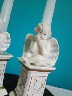 Imagem do Antigo e lindo par de castiçal em porcelana com querubins / anjinho