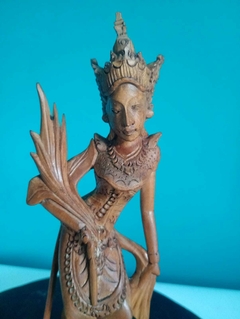 Imagem do Escultura em madeira Deusa Dewi Raith - Indonésia