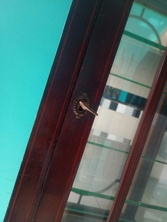 Belíssima vitrine cristaleira francesa com macheterie na internet