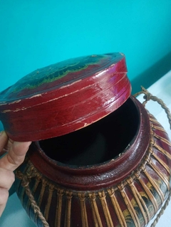 Antigo e lindo cesta de bambu trancado com tampa tailandês - Achados e Encantos