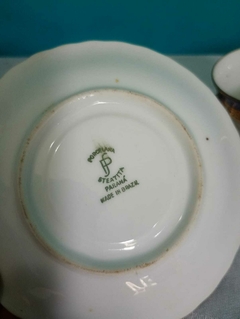 Antiga xícara com pires em porcelana Steatita Tons de dourado e lilás - loja online