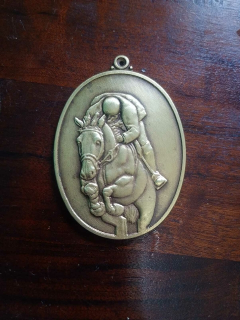 Antigo e rara medalha em bronze maciço - Hipismo - comprar online