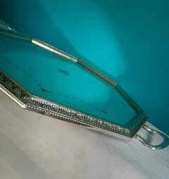Antiga e lindíssima bandeja em metal com espelho em cristal veneziano - Achados e Encantos