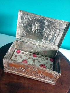 Antiga caixa de perfume Delletrez - Paris Esora em metal - comprar online