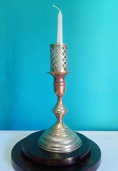 Antigo castiçal / porta vela em metal banhado a prata