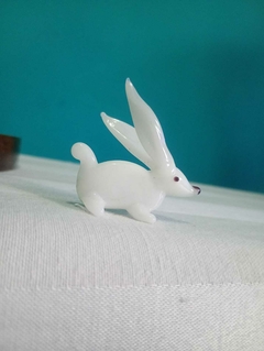 Escultura de coelho em vidro estilo murano - Achados e Encantos