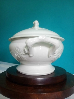 Antiga e delicada sopeira branca em porcelana branca Limoges - França - Achados e Encantos