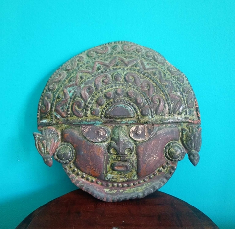 Antiga máscara inca de parede em cobre - PERU