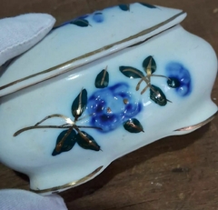 Antigo e Delicado Porta Joias em Porcelana Pintado a Mão - Achados e Encantos