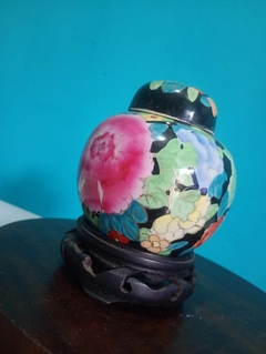 Antigo vaso / potiche com tampa em porcelana chinesa - Achados e Encantos