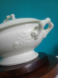 Imagem do Antiga e delicada sopeira branca em porcelana branca Limoges - França