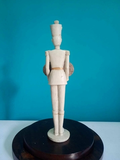 Soldado quebra nozes decorativo em resina - loja online