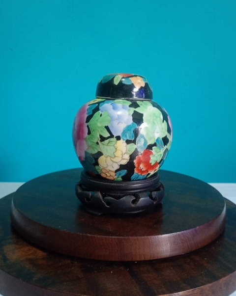 Antigo vaso / potiche com tampa em porcelana chinesa