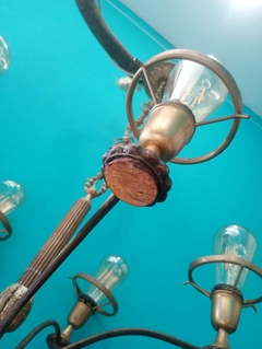 Antigo e imponente lustre / luminária de teto Em bronze , madeira e resina - comprar online