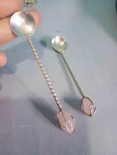 Antigo jogo de talheres para petiscos em metal e pedras naturais na internet