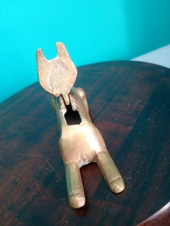 Imagem do Antigo e delicado cinzeiro de mão egípcio em bronze