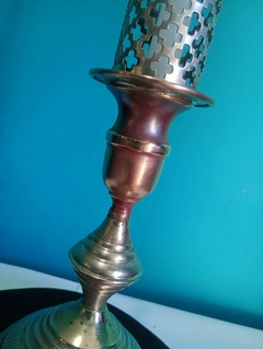 Antigo castiçal / porta vela em metal banhado a prata - loja online